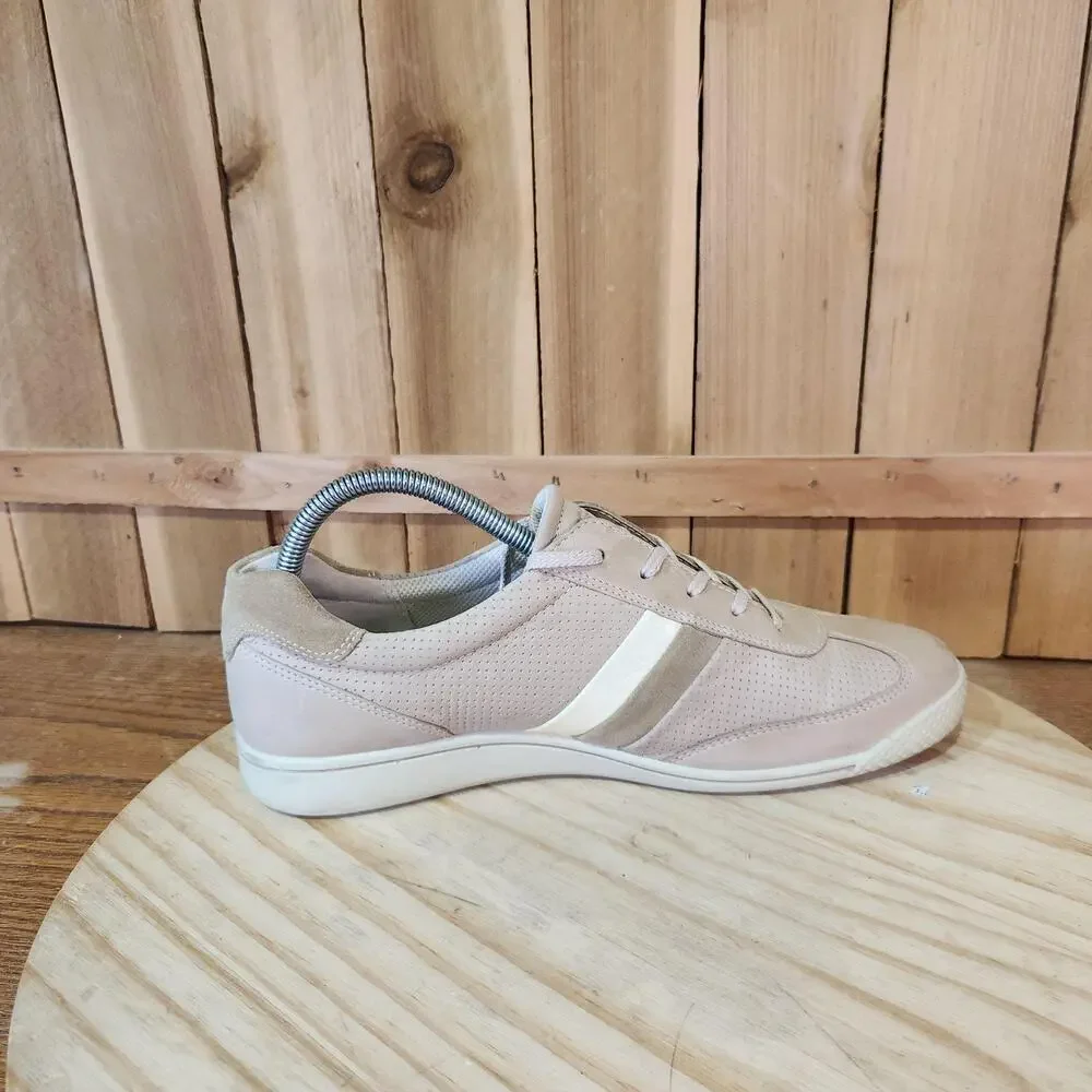ECCO brand style